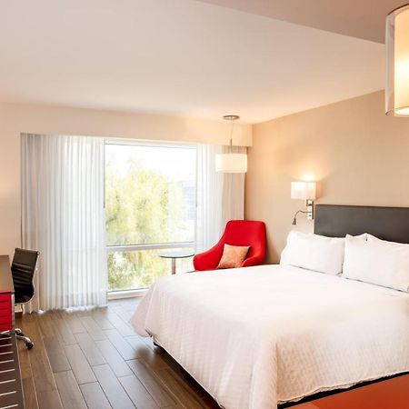 Fiesta Inn Celaya Galerias Экстерьер фото