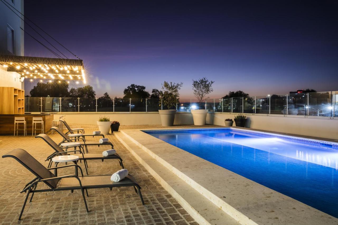 Fiesta Inn Celaya Galerias Экстерьер фото