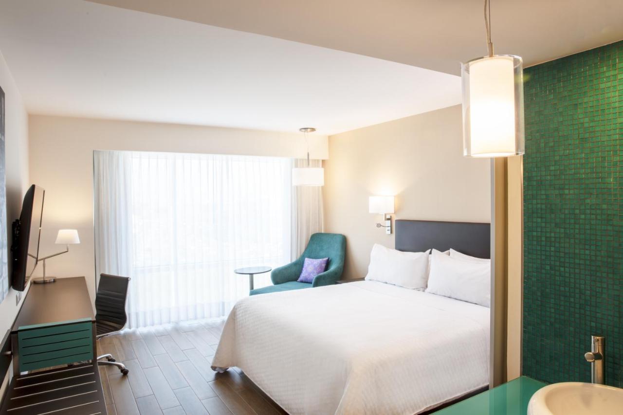 Fiesta Inn Celaya Galerias Экстерьер фото