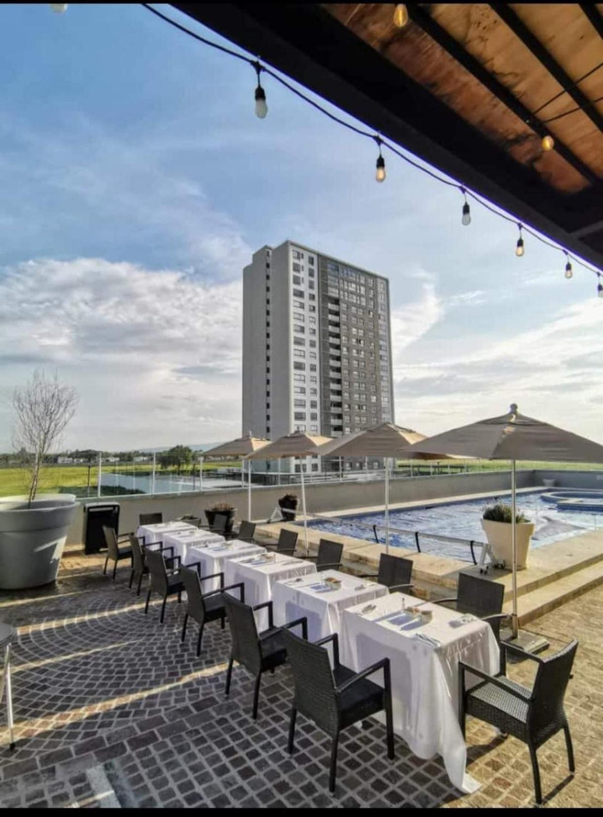 Fiesta Inn Celaya Galerias Экстерьер фото