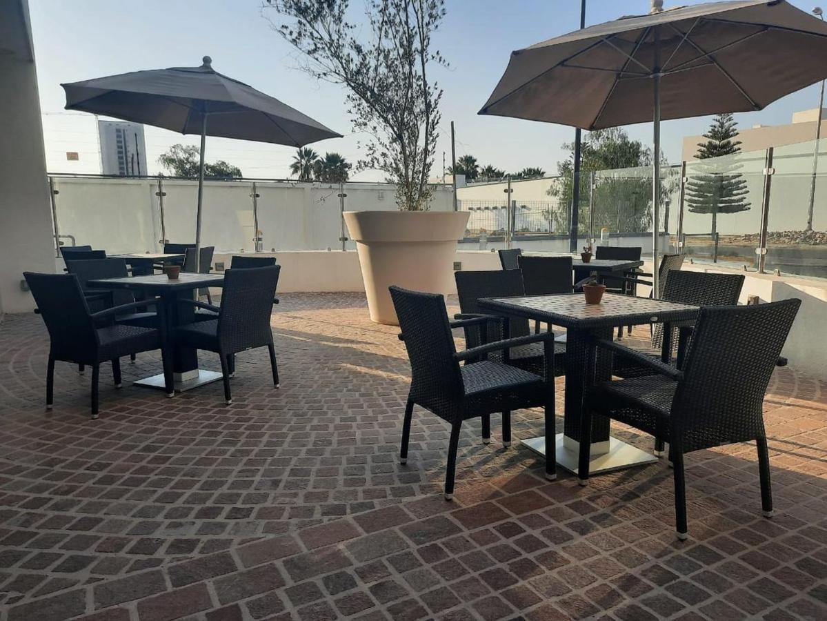 Fiesta Inn Celaya Galerias Экстерьер фото