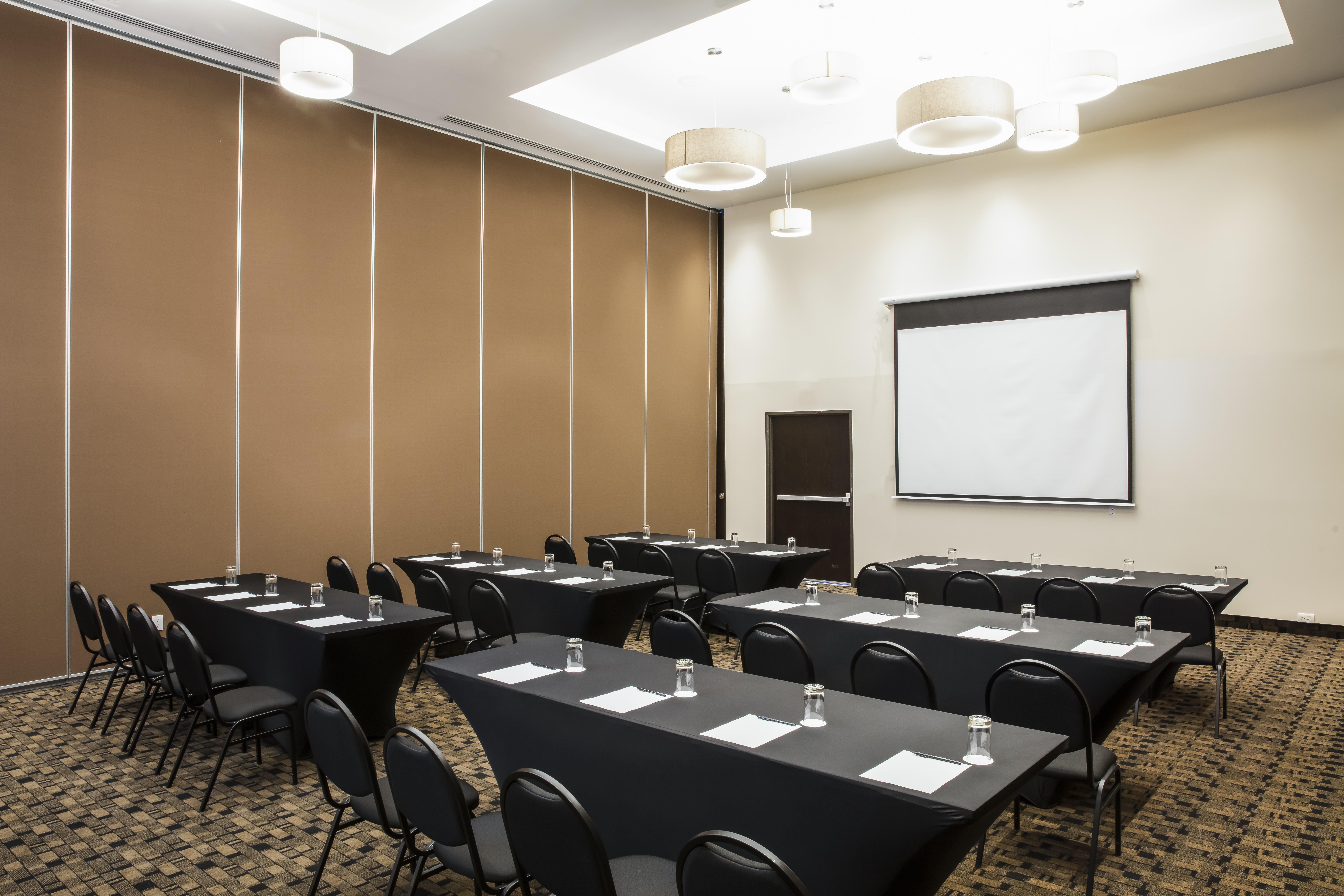 Fiesta Inn Celaya Galerias Экстерьер фото