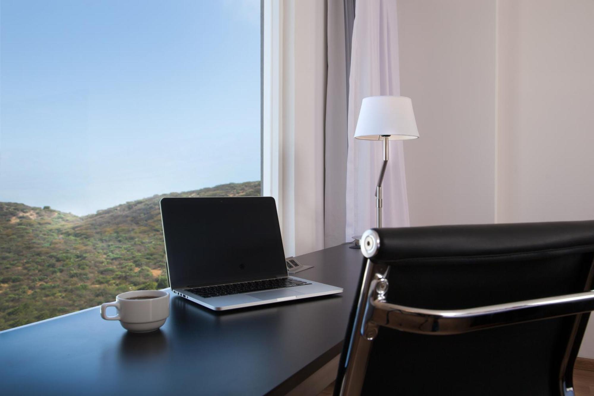 Fiesta Inn Celaya Galerias Экстерьер фото