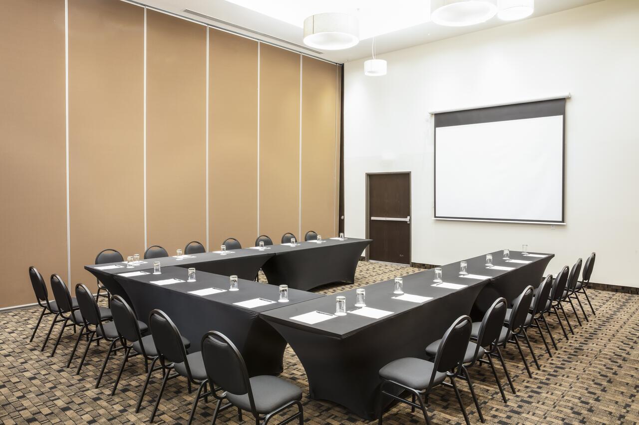 Fiesta Inn Celaya Galerias Экстерьер фото