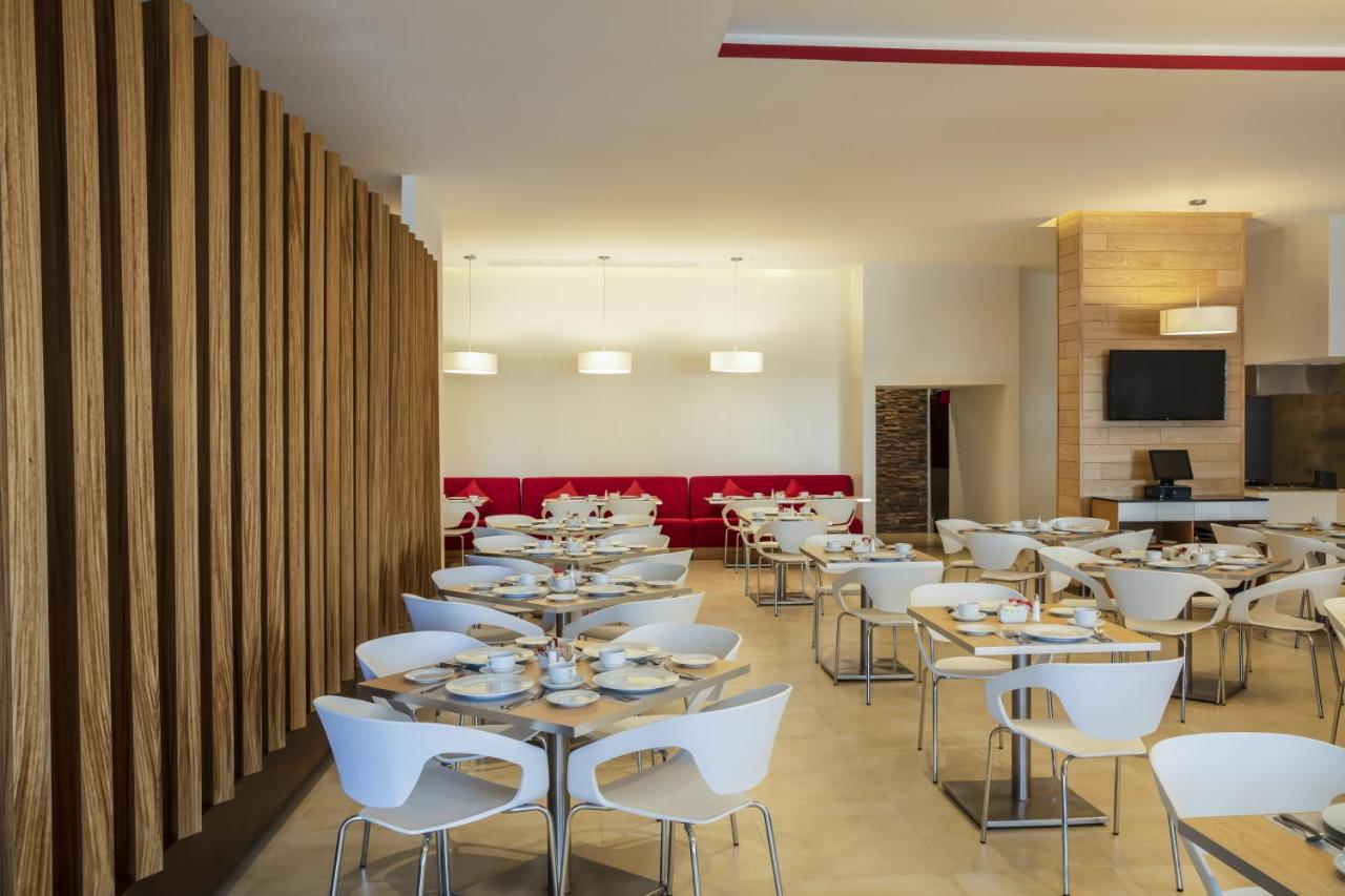 Fiesta Inn Celaya Galerias Экстерьер фото